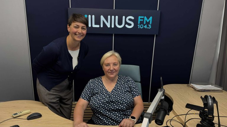 Kristina Pliučienė - psichologe ir emocinės paramos tėvams programos „Drauge“. Laidos vedėja - Jūratė Pilibaitienė