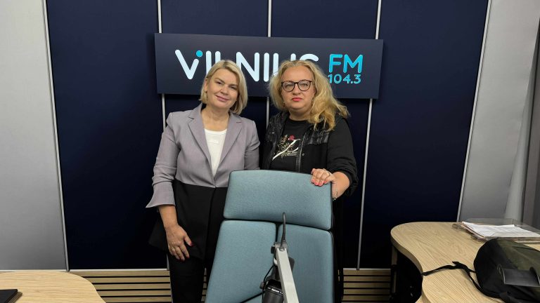 Sonata Petraitienė - Humanitarinės mokyklos įkūrėja ir vadovė. Laidos vedėja - Kristina Kanišauskaitė-Šaltmerė.