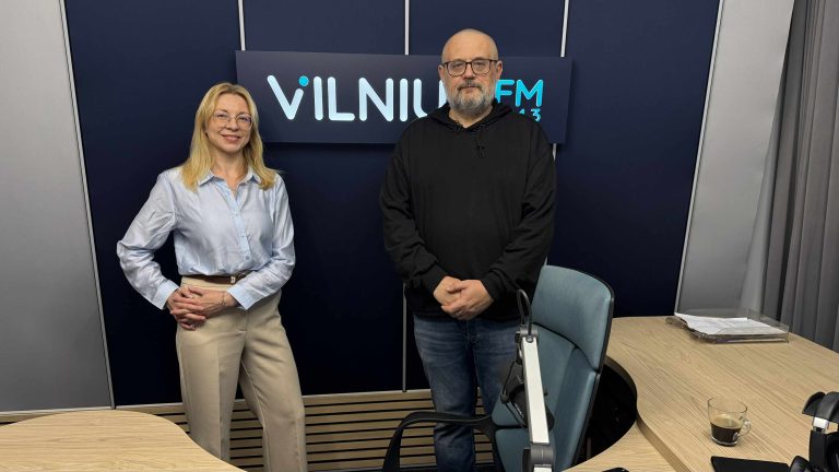 Dr. Miglę Tomkuvienę – biochemikė, epigenetikos mokslininkė bei Vilniaus universiteto Gyvybės mokslų centro tyrėja. Vedėjas - Jonas Vitkauskas.