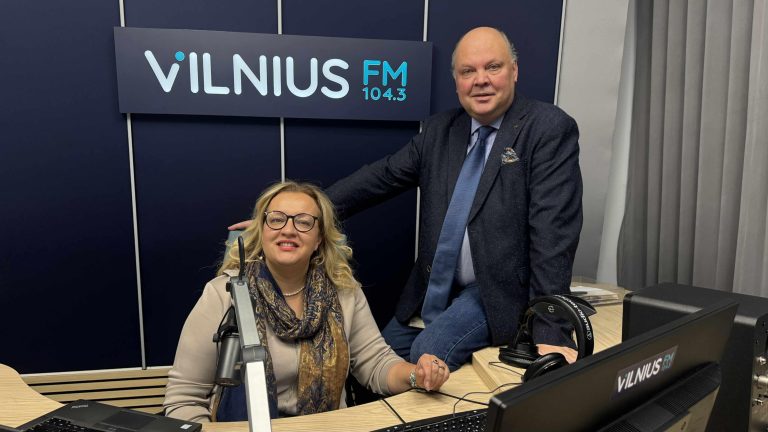 Dainius Numgaudis Nacionalinės M. K. Čiurlionio menų mokyklos direktorius. Laidos vedėja Kristina Kanišauskaitė-Šaltmerė