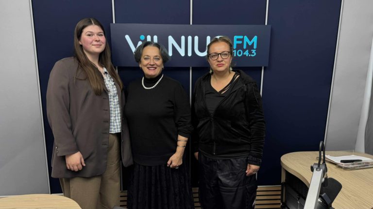 Vilniaus klubo mokslo premijos komisijos pirmininkė, Vilniaus klubo tarybos pirmininkė prof. Alina Pūrienė ir architektė-urbanistė, Vilniaus Klubo premijos laureatė Aušrinė Neniškytė. Laidos vedeja - Kristina Kanišauskaitė-Šaltmerė