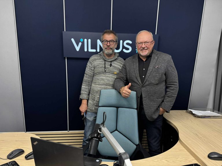 dailėtyrininkas, muziejininkas, rašytojas ir Vilniaus dailės akademijos muziejaus direktorius dr. Vidas Poškus. Laidos vedejas - Ričardas Sartatavičius.