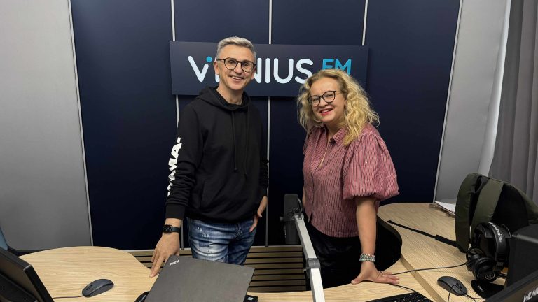 Artūras Čižiūnas - interjero dizaineris. Laidos vedeja - Kristina Kanišauskaitė - Šaltmerė