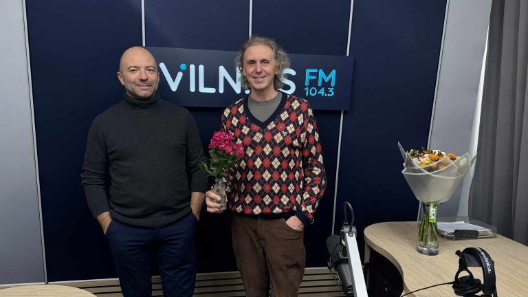 Vienas iš projekto „30 geriausių restoranų Lietuvoje“ sumanytojas - Linas Petrukaitis. Laidos vedėjas - Arūnas Starkus.