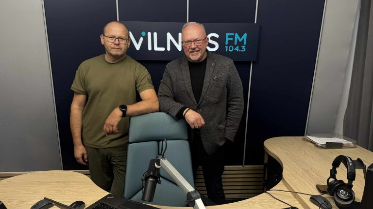 Aidas Bubinas Video operatorius, keliautojas, motociklininkas, alpinistas, žurnalistų autoklubo narys, ekstremalių kelionių rekordininkas. Laidos vedėjas Ričardas Sartatavičius