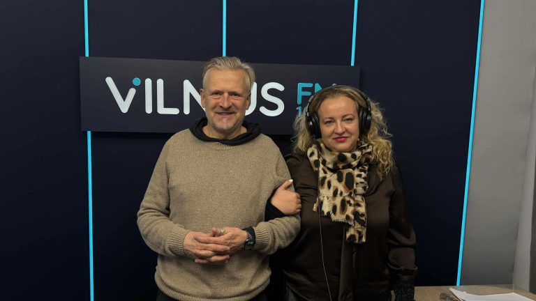 Kino prodiuseris ir ekspertas Stasys Baltakis. Laidos vedėja Kristina Kanišauskaitė-Šaltmerė.