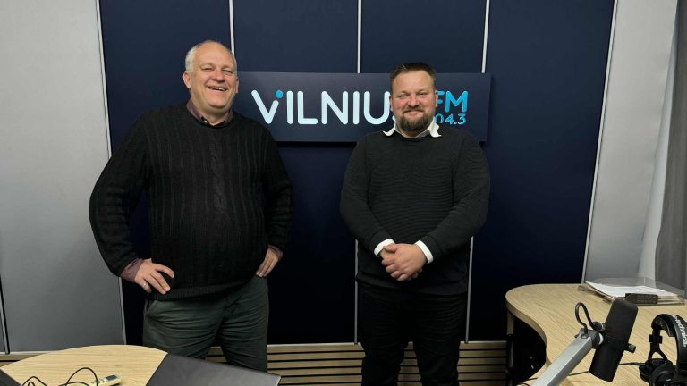 Dr. Rokas Gulbinas Elektrėnų viešosios bibliotekos vadovas. Vedėjas Tomas Juknevičius