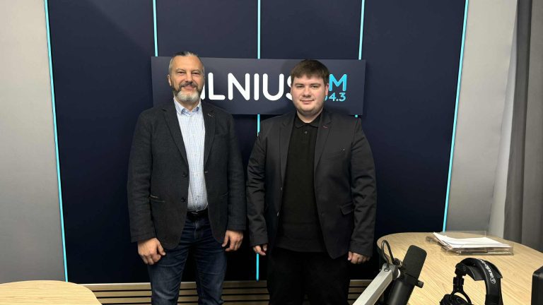 Loterijų asociacijos prezidentas Andrius Karaliūnas. Laidos vedėjas Ignas Smilgevičius.