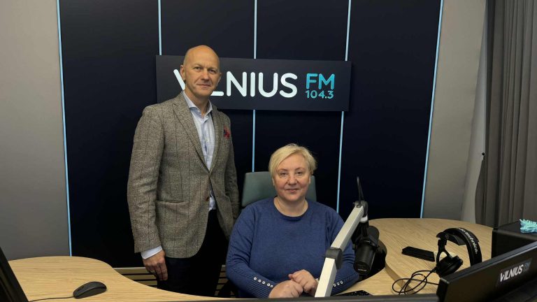 Tomas Petraitis Vilniaus Humanistinės mokyklos įkūrėjas Porsche ir Vilniaus klubų narys. Laidos vedėja Jūratė Pilibaitienė