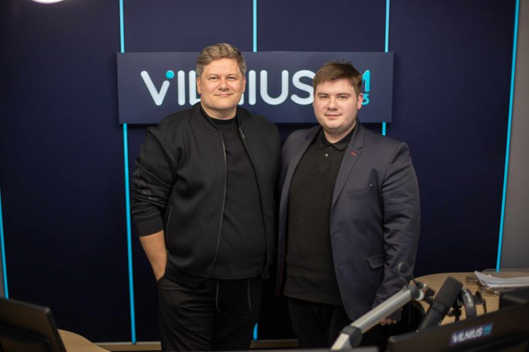 Atlikėjas Merūnas Vitulskis. Laidos vedėjas Ignas Smilgevičius.