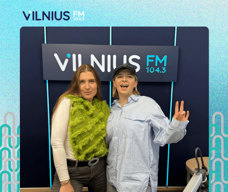 Dainininkė Eve Bei. Laidą veda Simona Jančaitytė