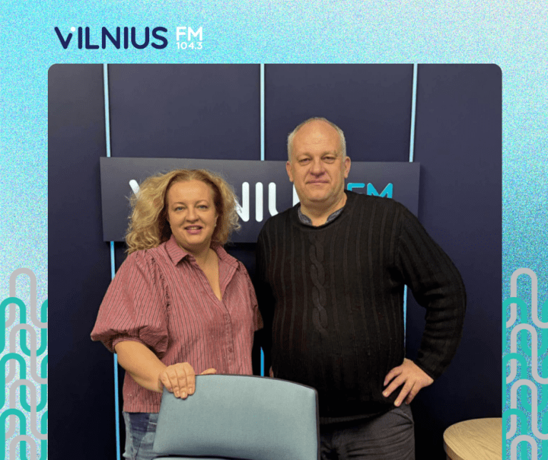 Tomas Juknevičius - Vilnius FM laidos „Sostinės horizontai“ autorius, komunikacijos profesionalas. Laidą veda Kristina Kanišauskaitė-Šaltmerė