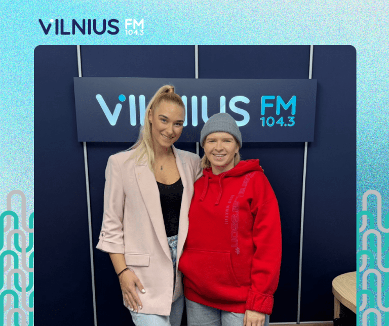 Atlikėja Ingrida Ruzelytė - Inara. Laidą veda Simona Jančaitytė
