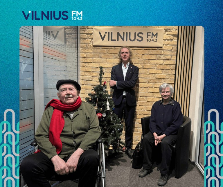 Dirigentas - Donatas Katkus ir žmona - Laima Erika Katkuvienė. Laidą veda Arūnas Starkus