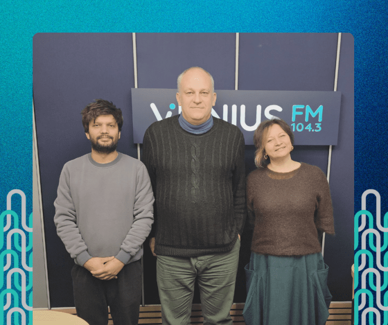 „Vilniaus Arkos“ bendruomenės Betzata gyvenimo namų vadovė Rasa Baronienė ir šios įstaigos darbuotojas Anil Pokharel.. Laidą veda Tomas Juknevičius