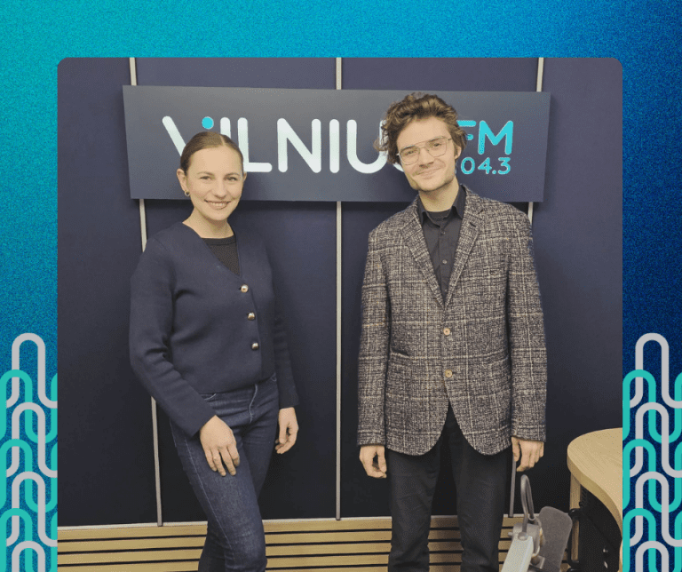 Smuikininkė Dalia Kuznecovaitė. Laidą veda Simonas Poška