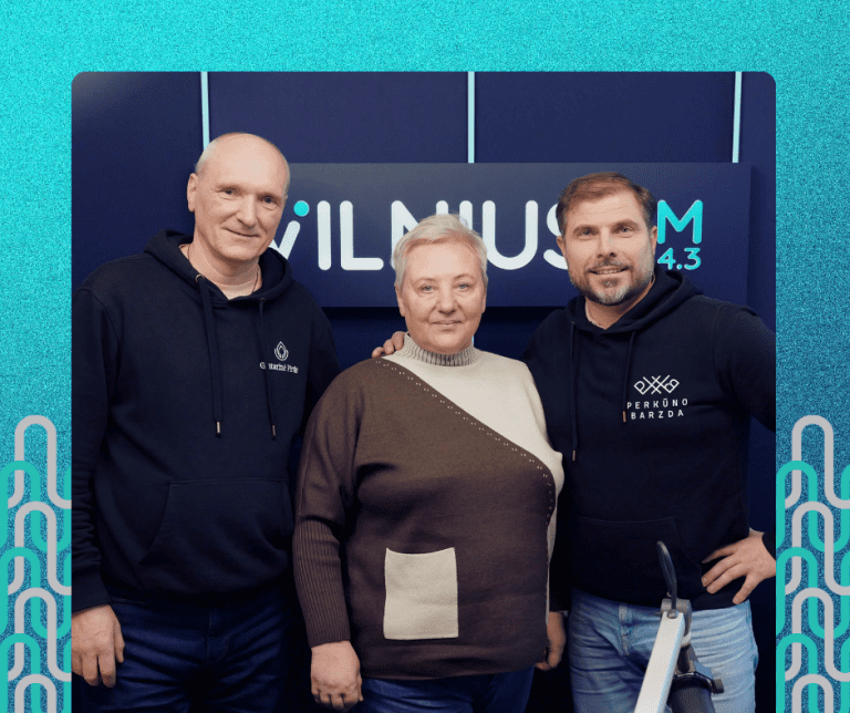 Gintaras Vysockis - (Gintarinė pirtis) Diplomuotas prof. Pirtininkas Lietuviškos pirties bičiulių draugijos (LPBD) pirmininko pavaduotojas ir Vaidotas Petrauskas (Perkūno Barzda) Diplomuotas prof. Pirtininkas LPBD pirmininkas. Laidą veda Jūratė Pilibaitienė