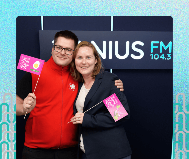 Paulius Jogminas - Vilniaus arkivyskupijos Carito Fizinių asmenų paramos koordinatorius ir Agnė Vilkišienė, geležinkelių muziejaus vadovė, laidoje Vilniaus ritmu