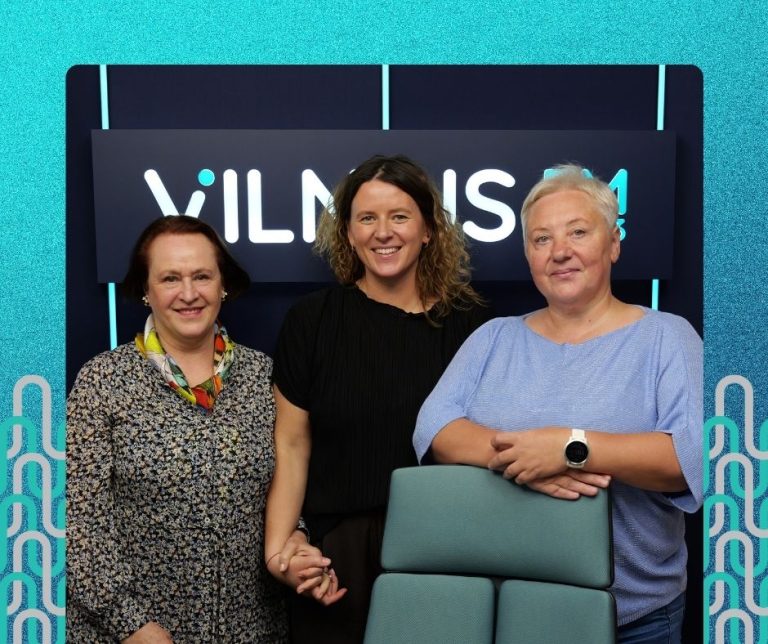 Agnė Žėbienė Vilniaus gyvūnų globos namų vadovė ir Violeta Podolskaitė – programos „Senjoras senjorui“ dalyvė, besirūpinanti gyvūnų globa ir apsauga , laidoje Vilniaus ritmu